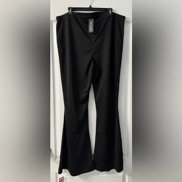 Pretty Little Thing: Plus Black Flare Leg High Waisted Trouser - Picture 6 of 14